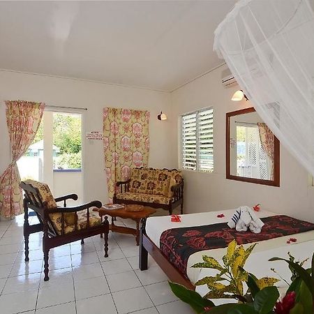 Keegans Beachside Hotel Bequia Island Exterior foto