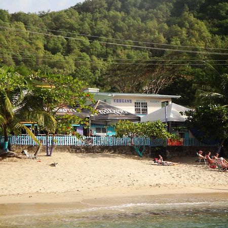 Keegans Beachside Hotel Bequia Island Exterior foto