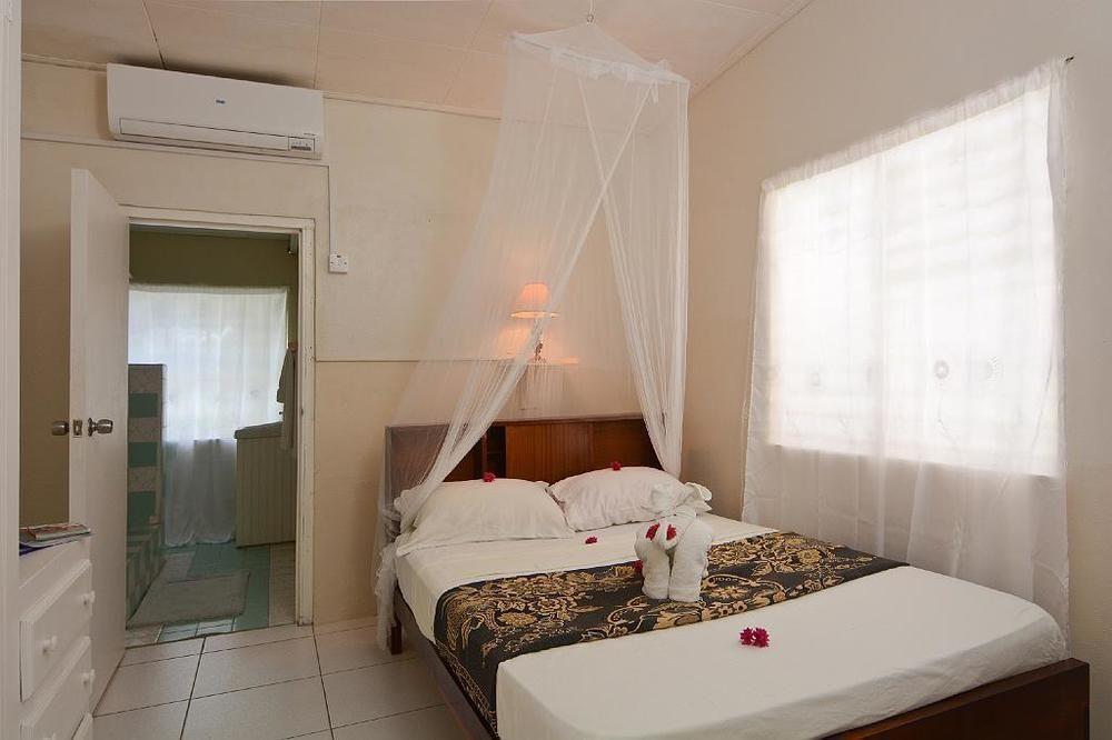 Keegans Beachside Hotel Bequia Island Exterior foto