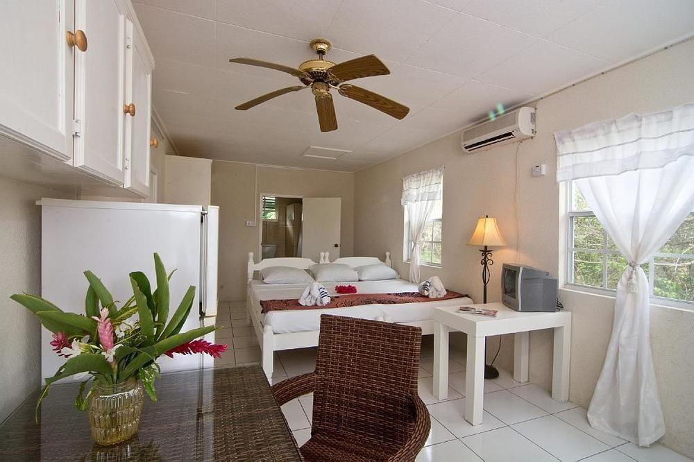 Keegans Beachside Hotel Bequia Island Exterior foto