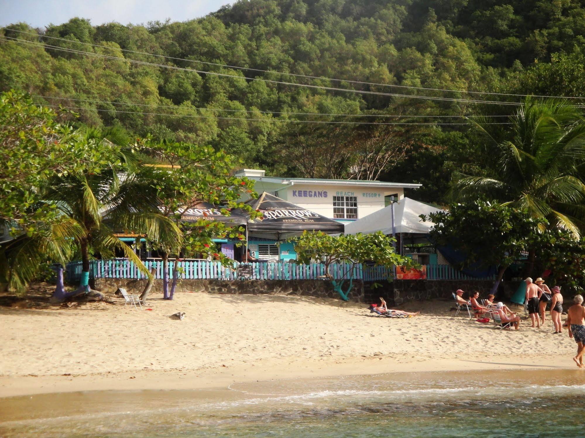Keegans Beachside Hotel Bequia Island Exterior foto