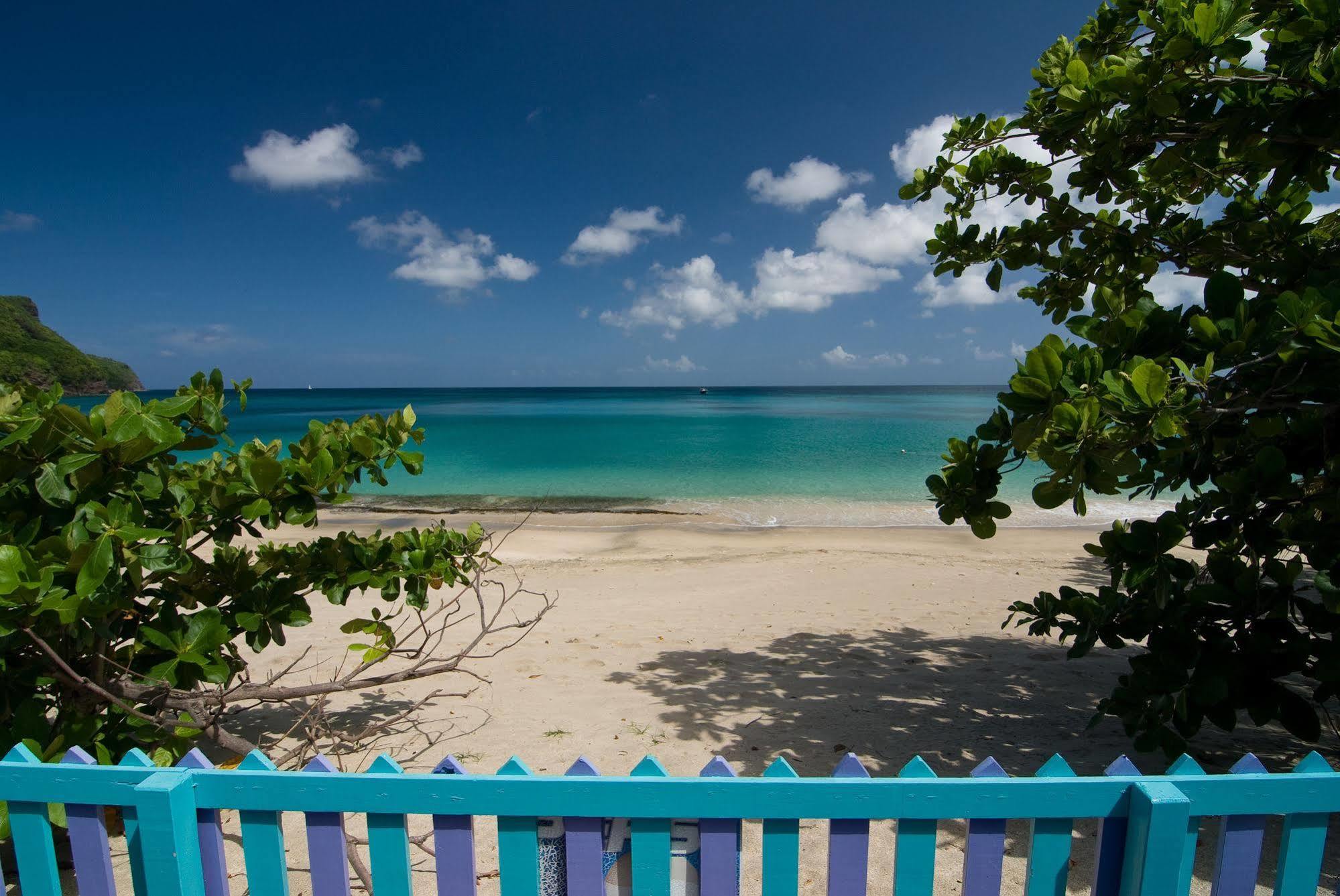 Keegans Beachside Hotel Bequia Island Exterior foto